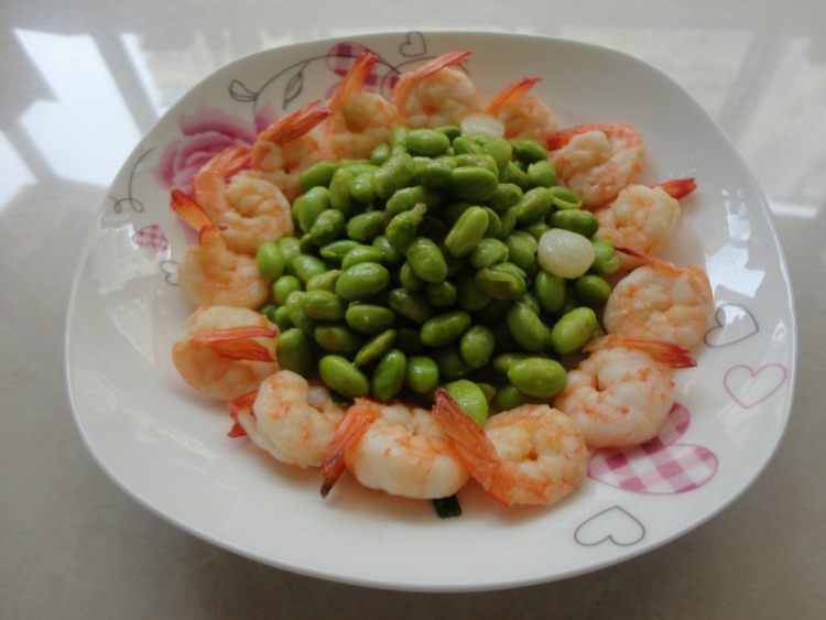 毛豆炒虾仁步骤9