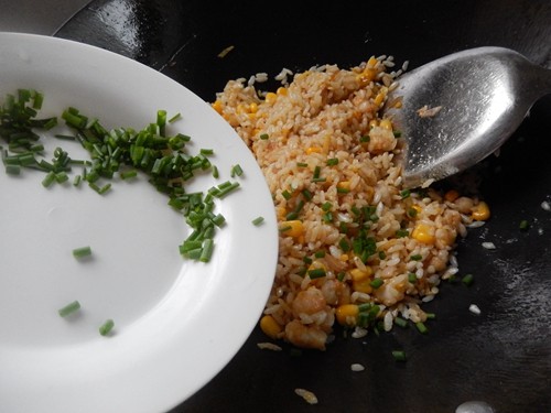 虾仁玉米炒饭步骤13