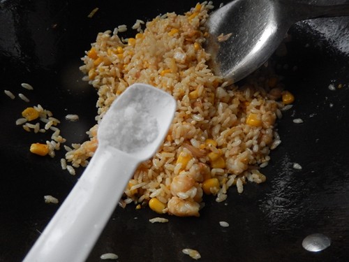 虾仁玉米炒饭步骤11