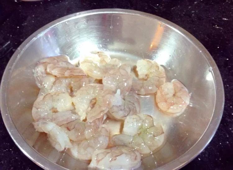 虾仁捞饭步骤3