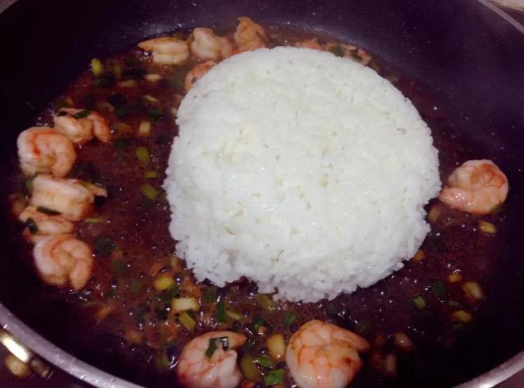 虾仁捞饭步骤10