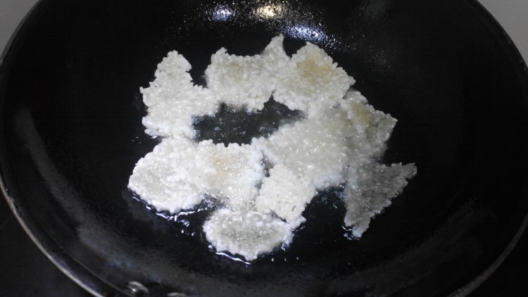 锅巴虾仁步骤4