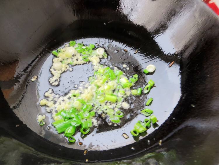 虾仁全蛋面步骤7