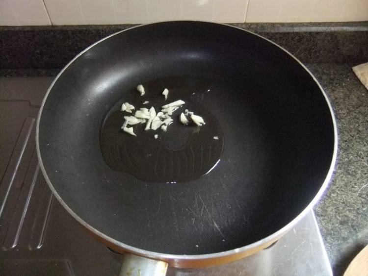 虾仁炒肉沫步骤5