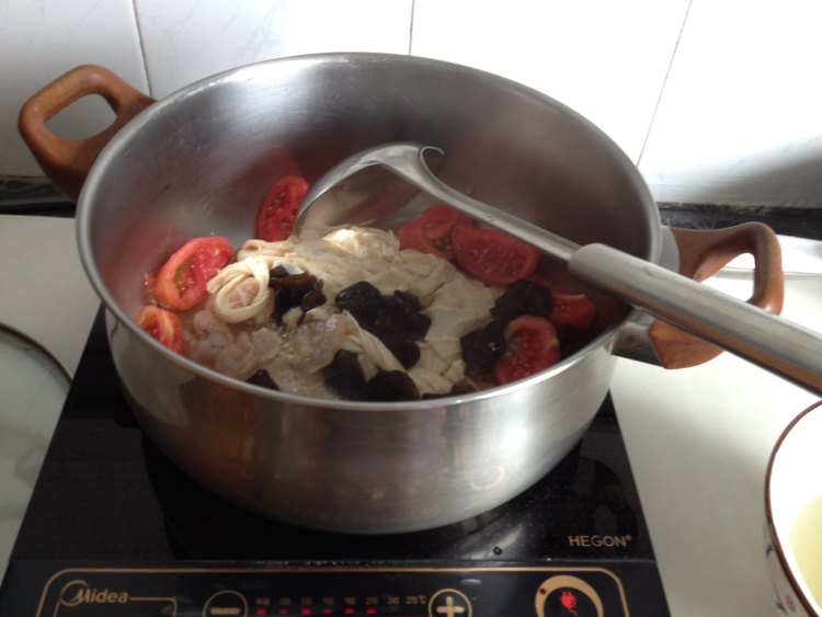 西红柿虾仁汤步骤6