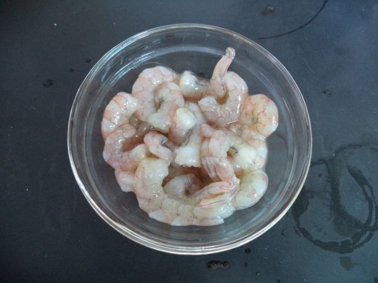 虾仁菠萝炒饭步骤2