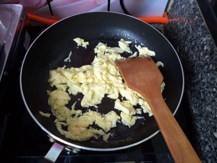 虾仁菠萝炒饭步骤8