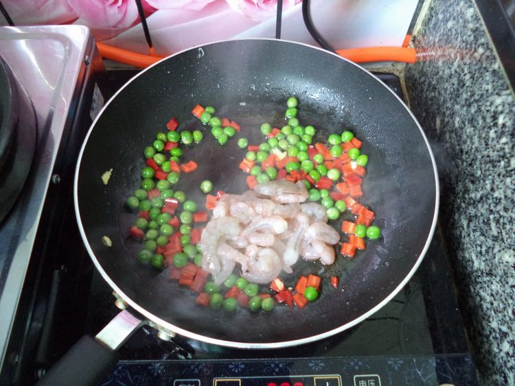 虾仁菠萝炒饭步骤10