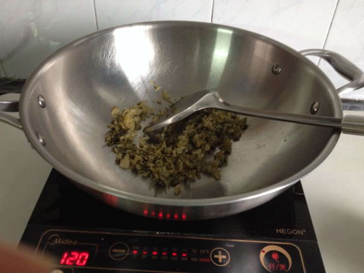 雪菜豆瓣炒虾仁步骤2