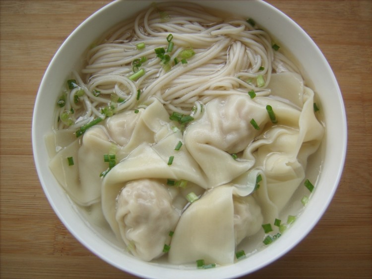 虾肉云吞面步骤7