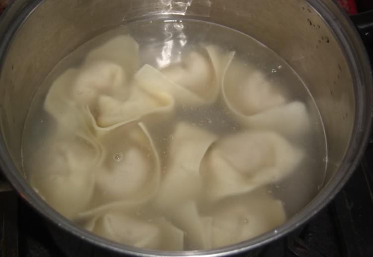 虾肉云吞面步骤6