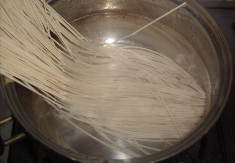 虾肉云吞面步骤5
