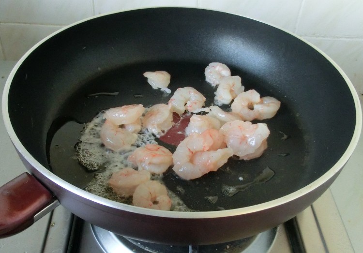 虾仁滑蛋烩饭步骤4