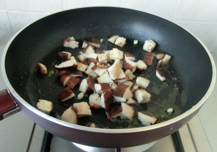 虾仁滑蛋烩饭步骤5