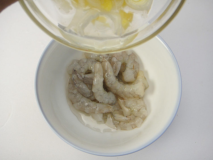 小草蔬菜鲜虾面步骤3