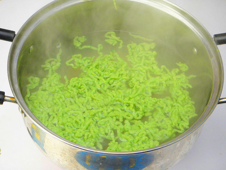 小草蔬菜鲜虾面步骤7