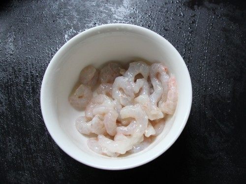 荠菜虾仁双菇羹步骤2