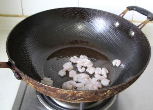 荠菜虾仁双菇羹步骤3