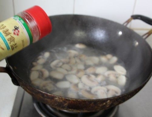 荠菜虾仁双菇羹步骤6