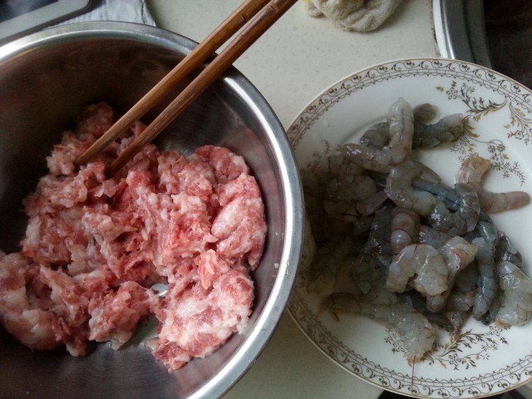 鲜虾猪肉包步骤1