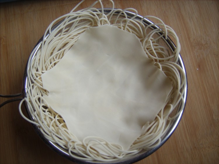 鸟巢虾仁步骤2