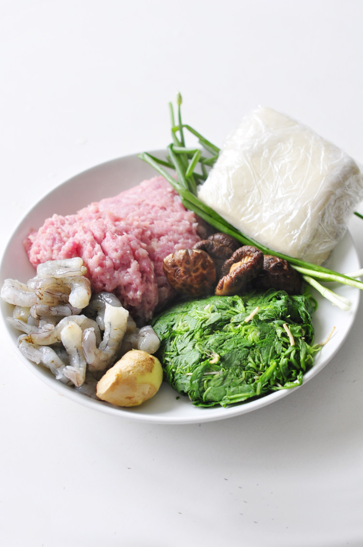 荠菜三鲜大馄饨步骤1