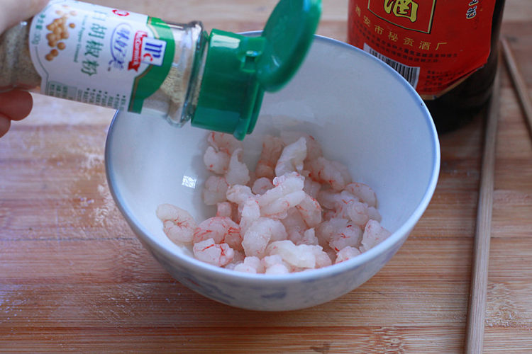 麻婆豆腐虾仁步骤2