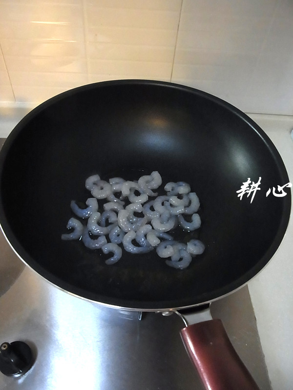 甘笋木耳炒虾仁步骤8
