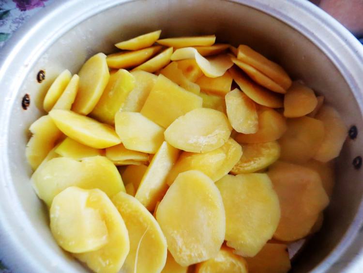 番茄虾仁奶香土豆泥步骤2