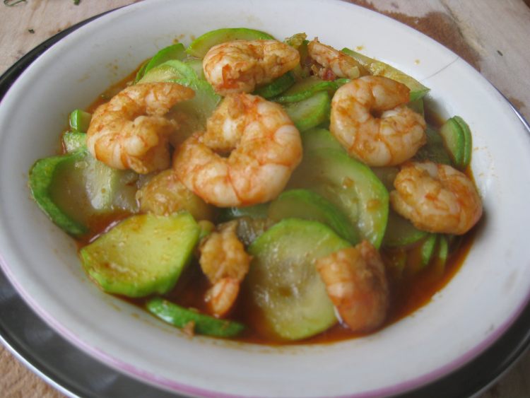 虾仁炒西葫芦步骤7