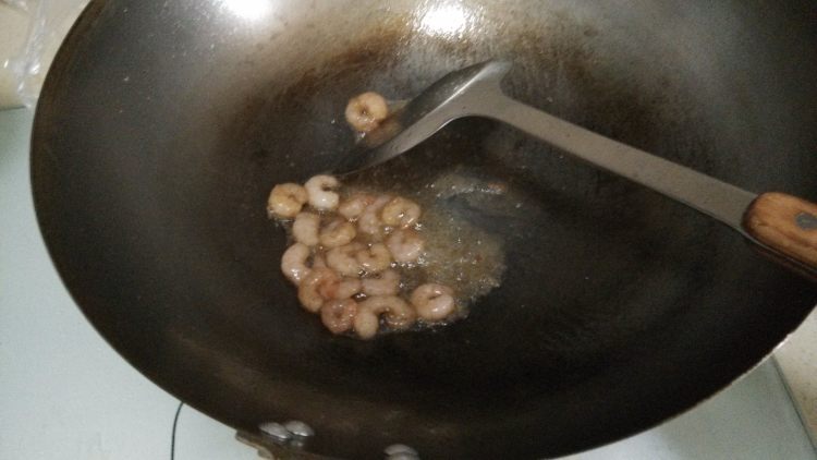 茄汁虾仁炒面步骤5