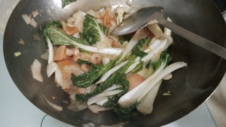 茄汁虾仁炒面步骤9