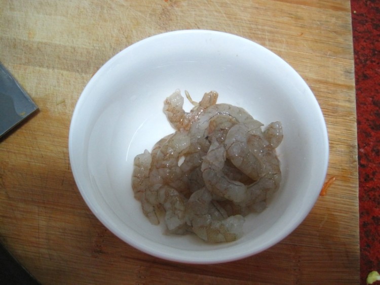 虾仁炒生菜步骤1