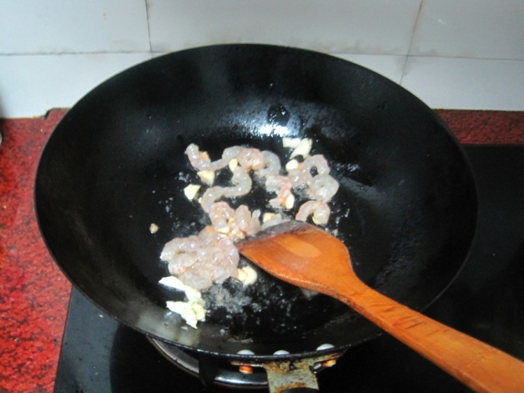 虾仁炒生菜步骤6
