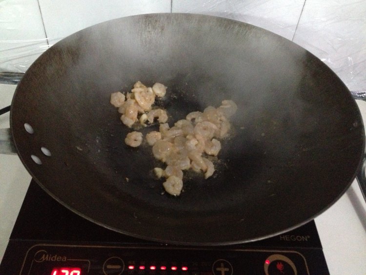 手撕虾仁包菜步骤4