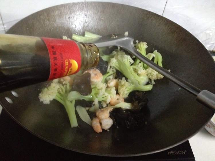 花菜炒虾仁步骤8
