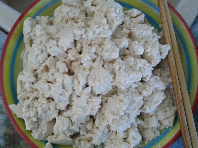 虾仁碎豆腐步骤1