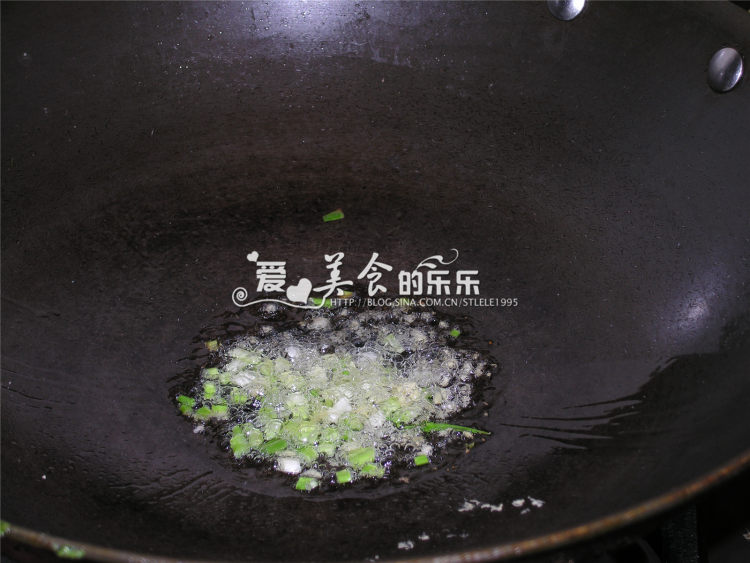 草菇炒虾仁步骤4
