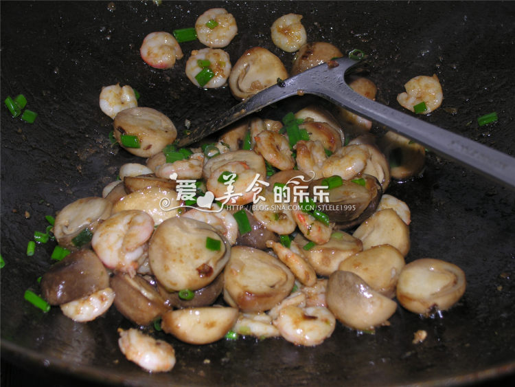 草菇炒虾仁步骤8