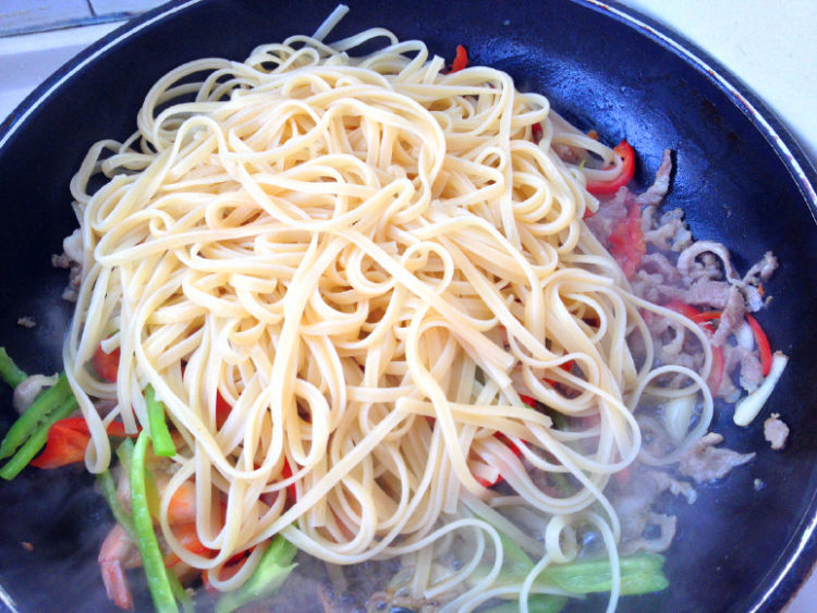 肉炒意大利面步骤8