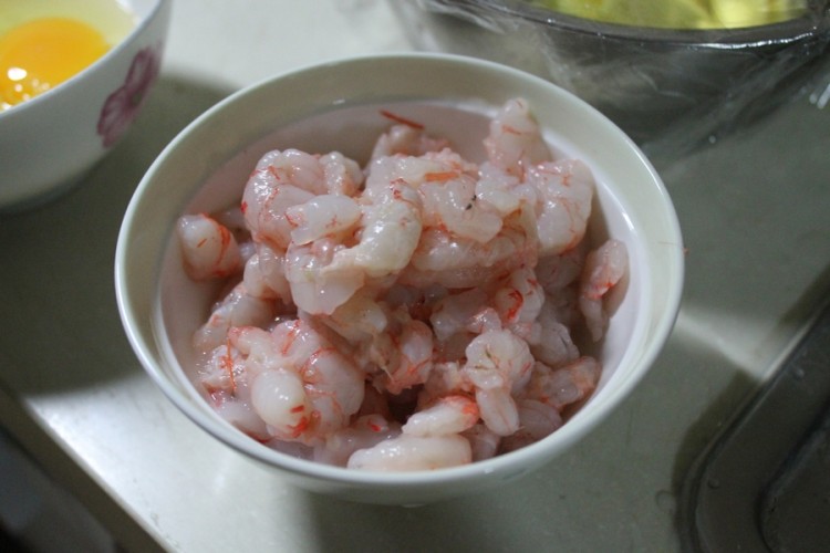 猪肉虾仁白菜水饺步骤2
