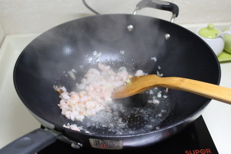 虾仁白菜卧蛋步骤3