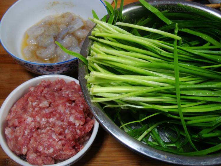 韭菜虾仁饺子馅步骤1