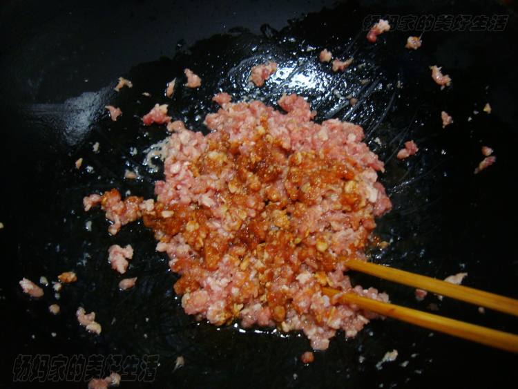 韭菜虾仁饺子馅步骤4