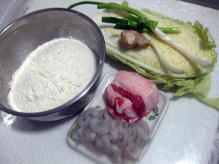 虾仁白菜肉饺子步骤1