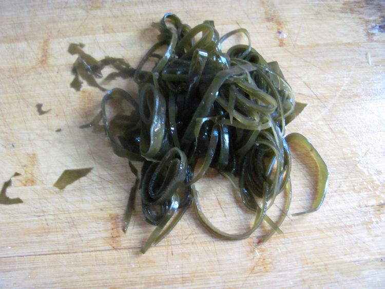 虾仁炒海带步骤2