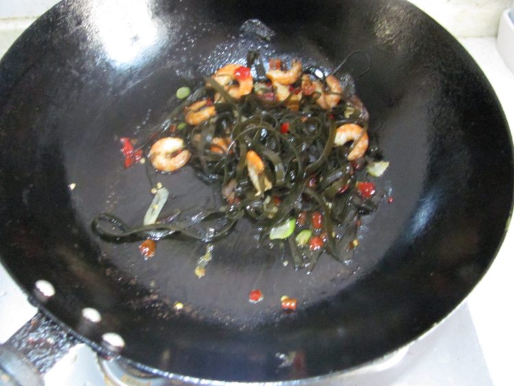 虾仁炒海带步骤8