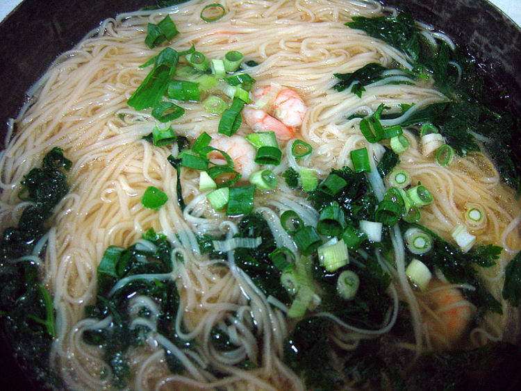 芹香虾仁面步骤10