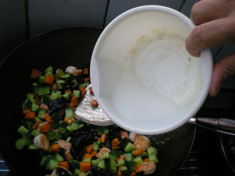 鲜蔬炒虾仁步骤12