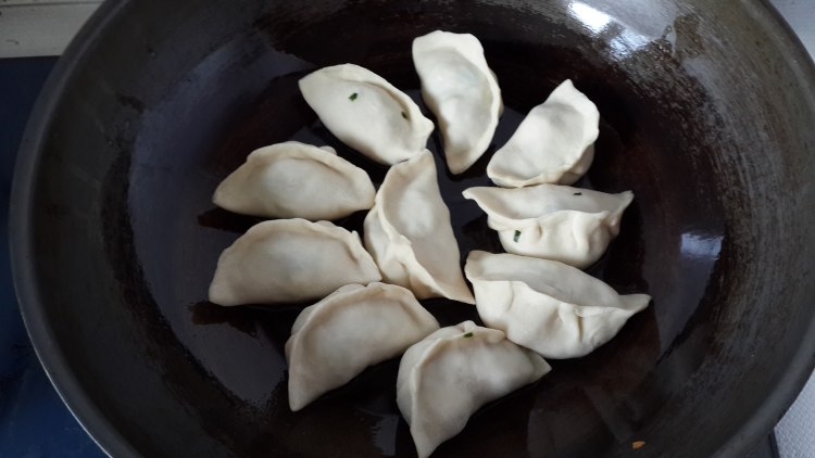 三鲜虾仁煎饺步骤7